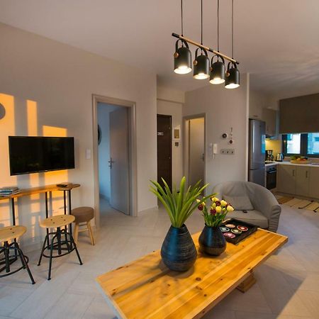 Marios Home, A Cozy And Spacious Apartment Near Downtown Preveza Bagian luar foto