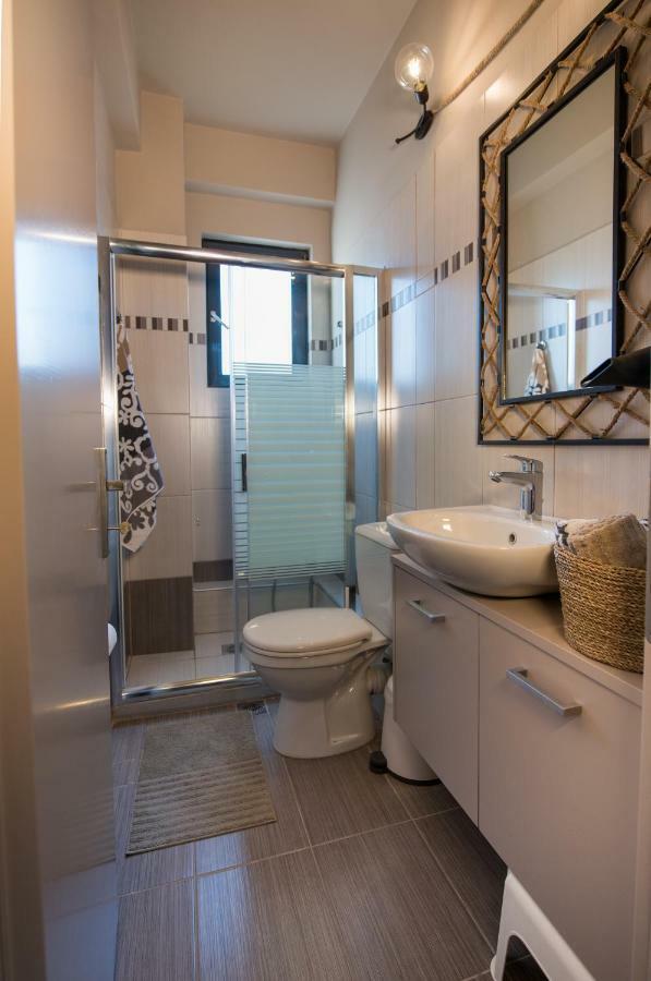 Marios Home, A Cozy And Spacious Apartment Near Downtown Preveza Bagian luar foto